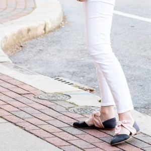 toms black leather rose bow